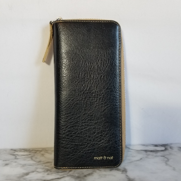 Matt & Nat Handbags - Black Matt & Nat zipper wallet